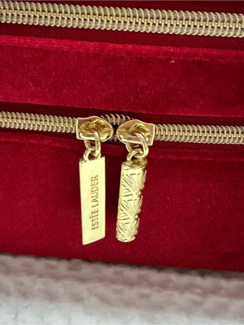 Estee Lauder Velvet Bow Jewelry Case - Red - Picture 6 of 6